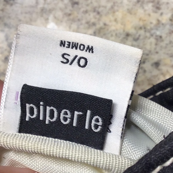 Sherpani Piperle crossbody, red and black - Picture 10 of 12